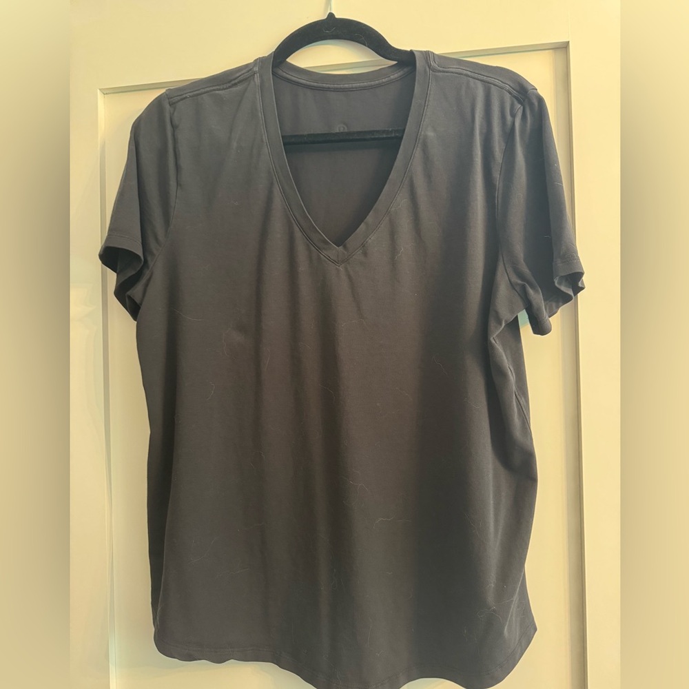 Lululemon Women’s V-neck t-shirt size 10 black